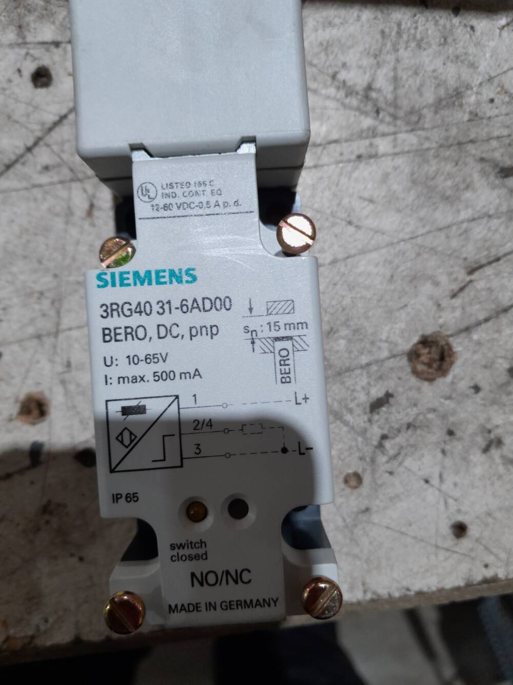Siemens 3RG4031-6AD00 Inductive proximity switch (New)