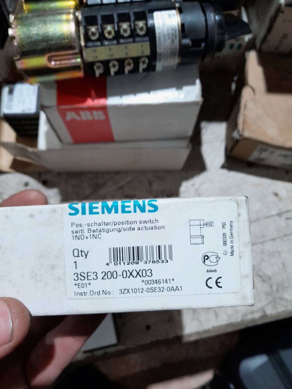 Siemens Siemens 3SE3 200-0XX03 Interlock Safety Switch (New)