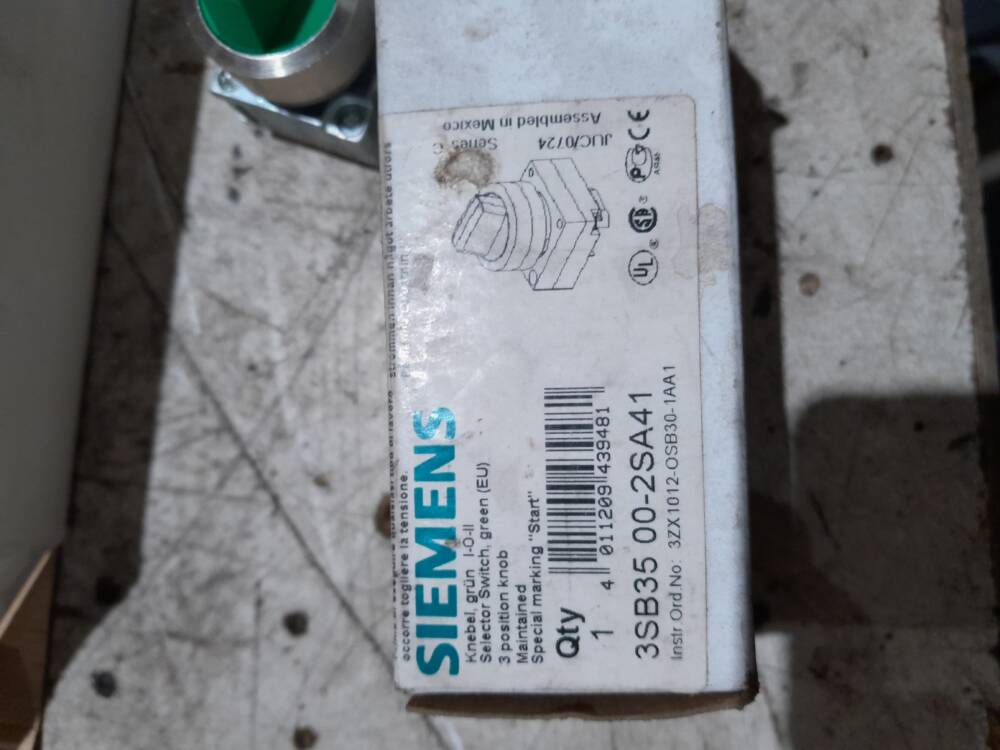 Siemens Selector Switch Green - 3SB35 00-2SA41 (New)